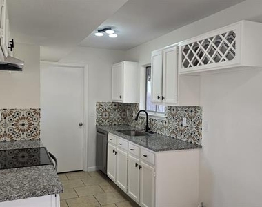 5620 Stone Meadow Lane - Photo Thumbnail 7
