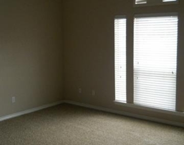 202 Ruger Street - Photo Thumbnail 14