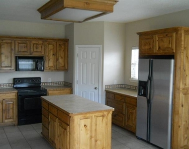 202 Ruger Street - Photo Thumbnail 3
