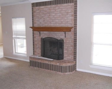 202 Ruger Street - Photo Thumbnail 2