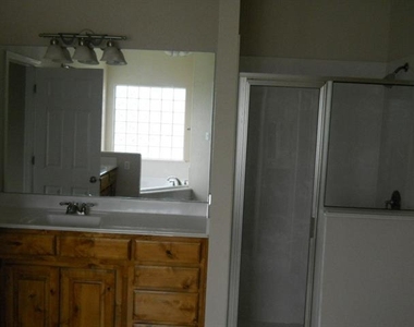 202 Ruger Street - Photo Thumbnail 8