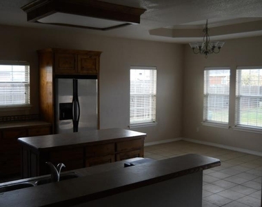 202 Ruger Street - Photo Thumbnail 5