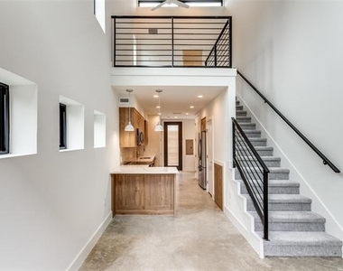 4715 Live Oak Street - Photo Thumbnail 4