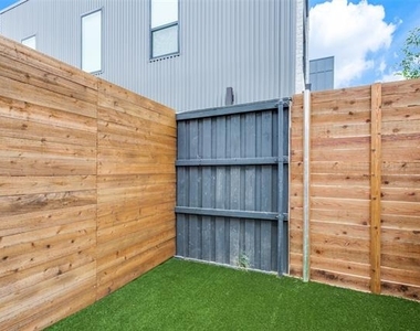 4715 Live Oak Street - Photo Thumbnail 1