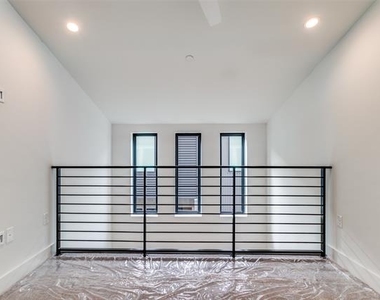 4715 Live Oak Street - Photo Thumbnail 6