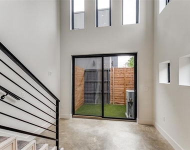 4715 Live Oak Street - Photo Thumbnail 9