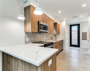 4715 Live Oak Street - Photo Thumbnail 3