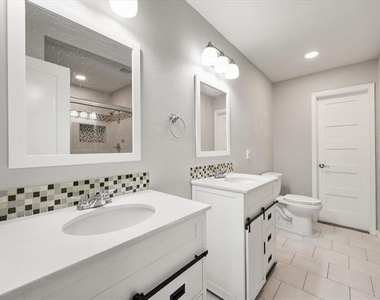 207 E Harwood Road - Photo Thumbnail 11