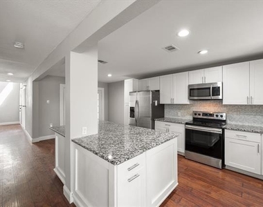 207 E Harwood Road - Photo Thumbnail 4