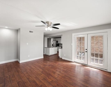 207 E Harwood Road - Photo Thumbnail 8