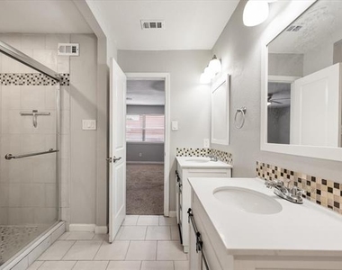 207 E Harwood Road - Photo Thumbnail 13