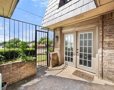 207 E Harwood Road - Photo Thumbnail 9