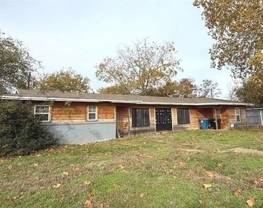 17 Macarthur Drive - Photo Thumbnail 1