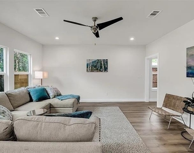 5204 Slate Street - Photo Thumbnail 16