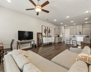 4937 Barcelona Avenue - Photo Thumbnail 6