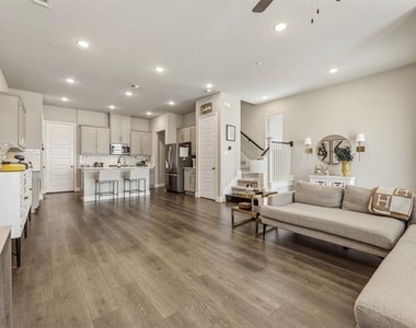 4937 Barcelona Avenue - Photo Thumbnail 5
