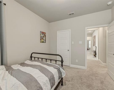 4937 Barcelona Avenue - Photo Thumbnail 16