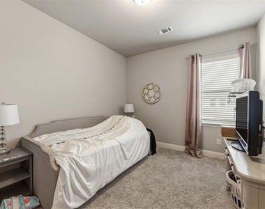 4937 Barcelona Avenue - Photo Thumbnail 18