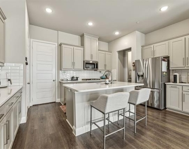 4937 Barcelona Avenue - Photo Thumbnail 8