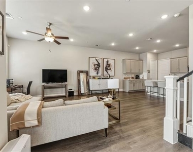 4937 Barcelona Avenue - Photo Thumbnail 2