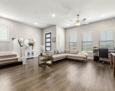 4937 Barcelona Avenue - Photo Thumbnail 4