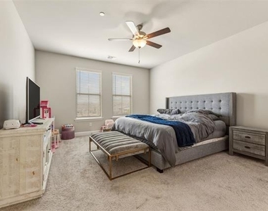 4937 Barcelona Avenue - Photo Thumbnail 20