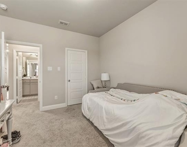 4937 Barcelona Avenue - Photo Thumbnail 19