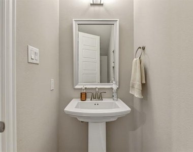 4937 Barcelona Avenue - Photo Thumbnail 12