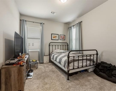 4937 Barcelona Avenue - Photo Thumbnail 15