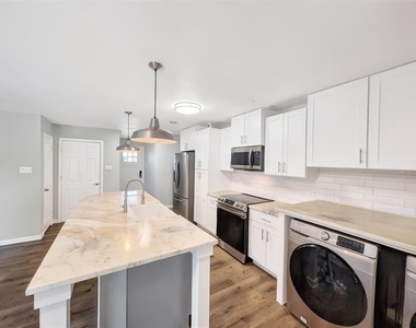 109 N Heights Drive - Photo Thumbnail 12