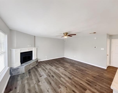 109 N Heights Drive - Photo Thumbnail 2