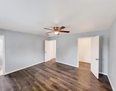 109 N Heights Drive - Photo Thumbnail 5