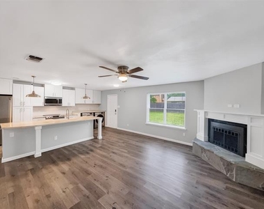 109 N Heights Drive - Photo Thumbnail 3