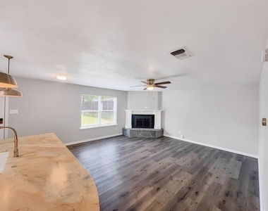 109 N Heights Drive - Photo Thumbnail 4