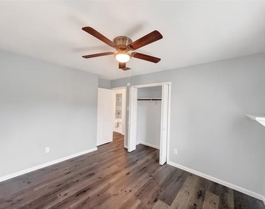 109 N Heights Drive - Photo Thumbnail 13