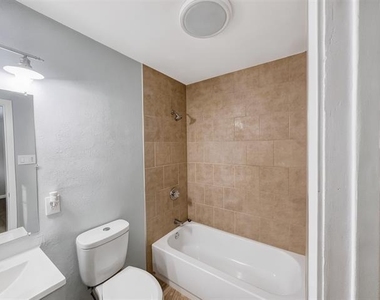109 N Heights Drive - Photo Thumbnail 15