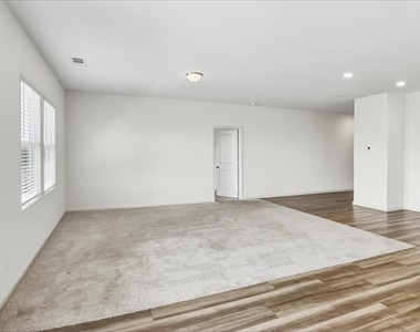 1713 Escondido Drive - Photo Thumbnail 4