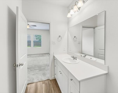 1713 Escondido Drive - Photo Thumbnail 10