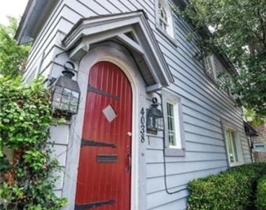 4038 N Roswell Street - Photo Thumbnail 1