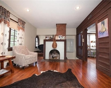 4038 N Roswell Street - Photo Thumbnail 3