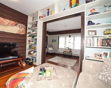 4038 N Roswell Street - Photo Thumbnail 4