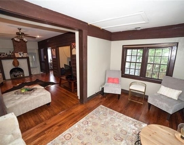 4038 N Roswell Street - Photo Thumbnail 5