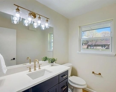 3040 Ponder Place - Photo Thumbnail 10