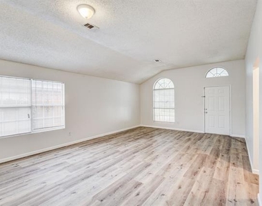 7133 Amber Drive - Photo Thumbnail 9