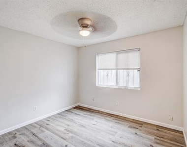 7133 Amber Drive - Photo Thumbnail 10