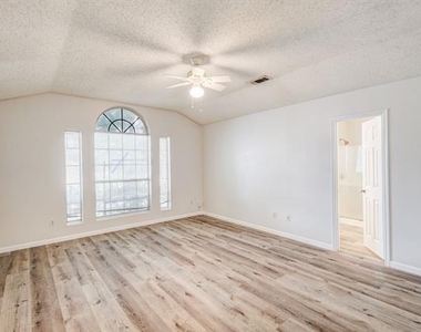 7133 Amber Drive - Photo Thumbnail 4