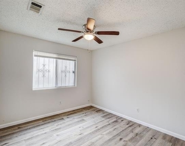 7133 Amber Drive - Photo Thumbnail 11