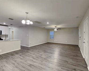 5529 Mcclelland Street - Photo Thumbnail 4