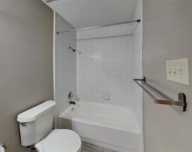 701 Admiralty Way - Photo Thumbnail 9