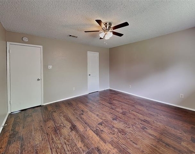701 Admiralty Way - Photo Thumbnail 5